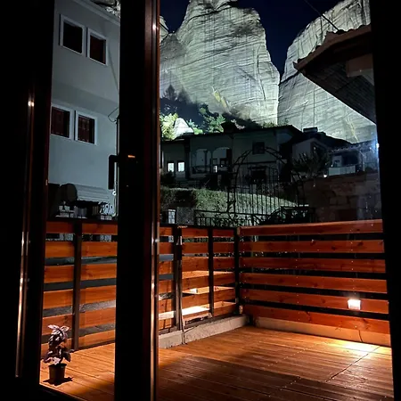Korifes Meteora Lithari 01 Kalampáka